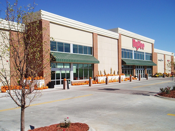 HyVee exterior side with pumpkins